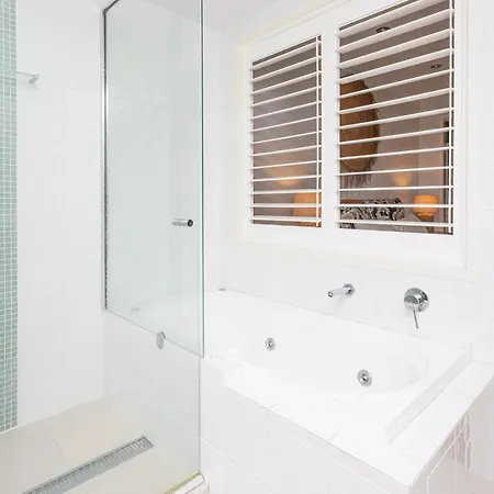 By The Sea Shore With Pool Airlie Beach Exterior photo